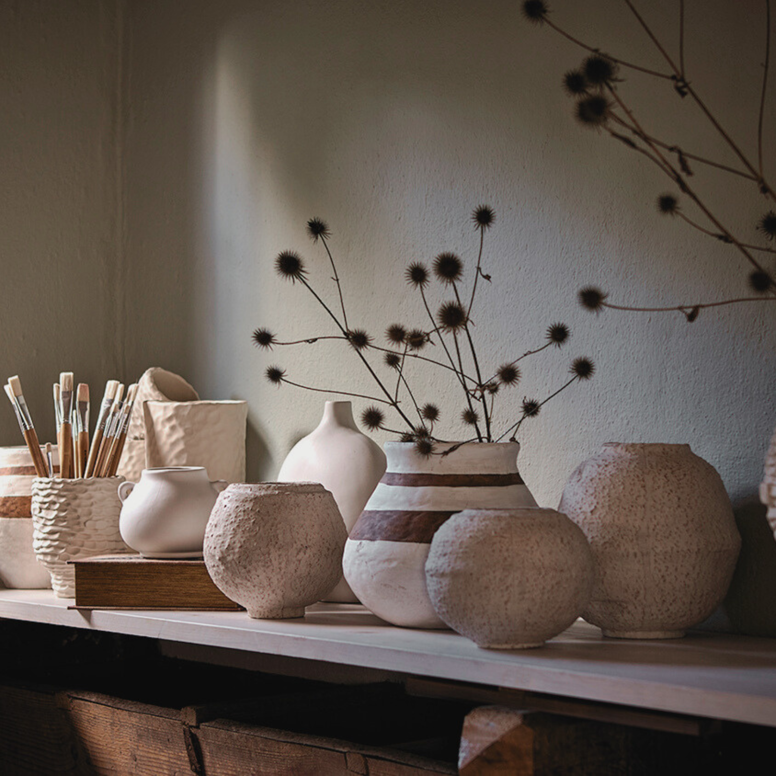 cache pot terre cuite texture beige