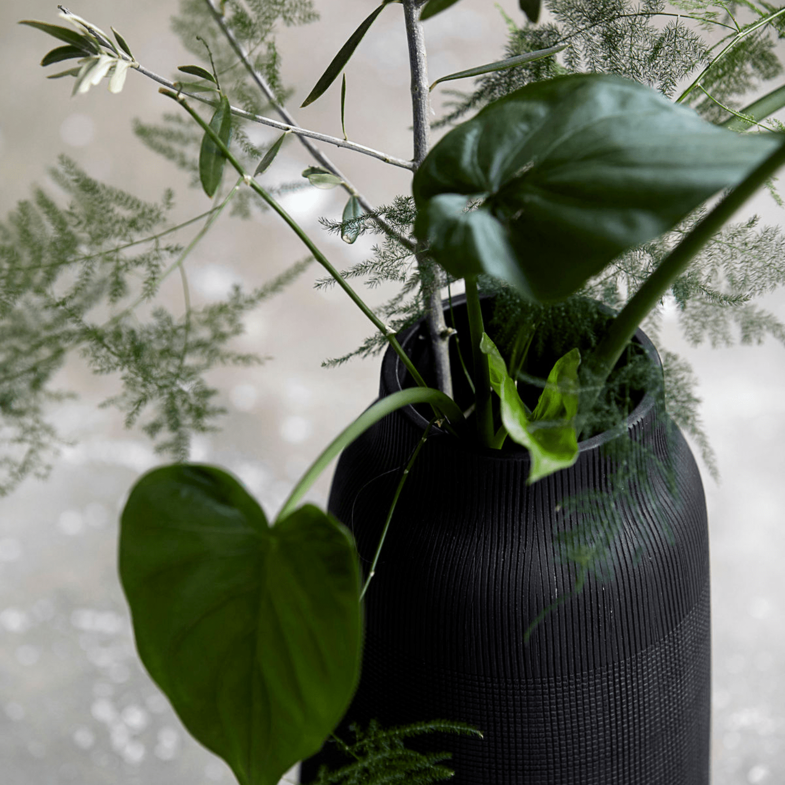 Grand-Vase-Groove-Noir