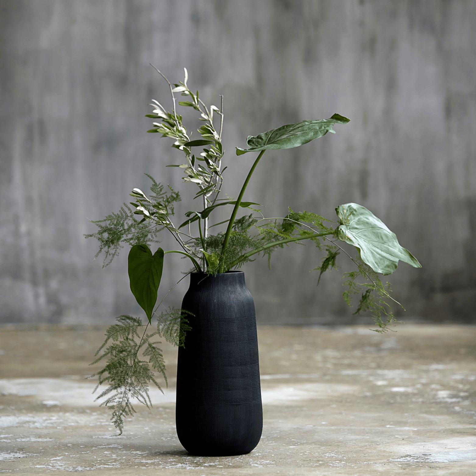 Grand-Vase-Groove-Noir