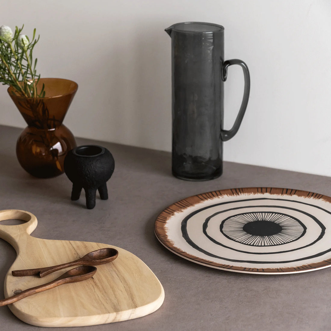 Carafe de grande contenance en verre recycle fume ebene