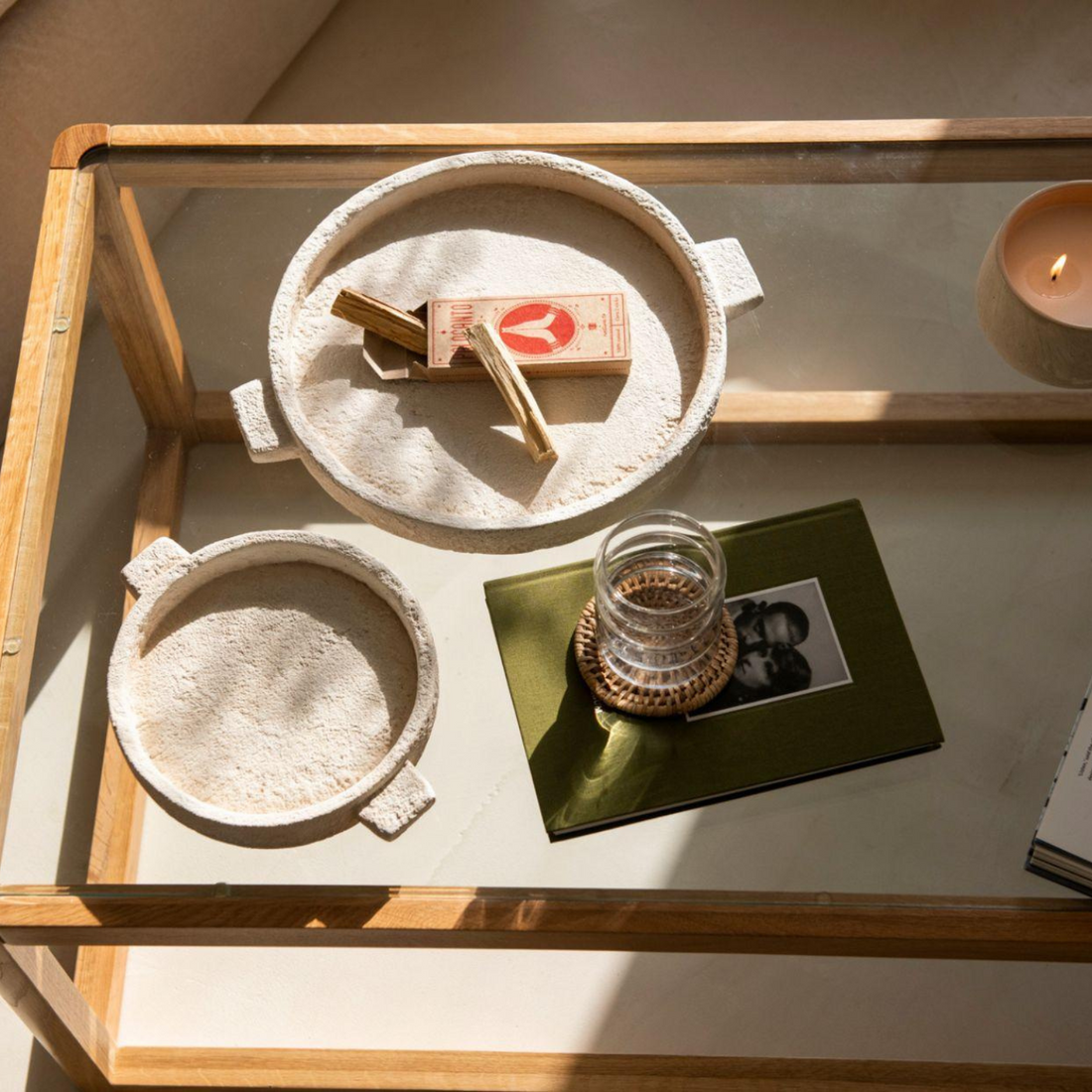 Plateau en ciment de couleur beige