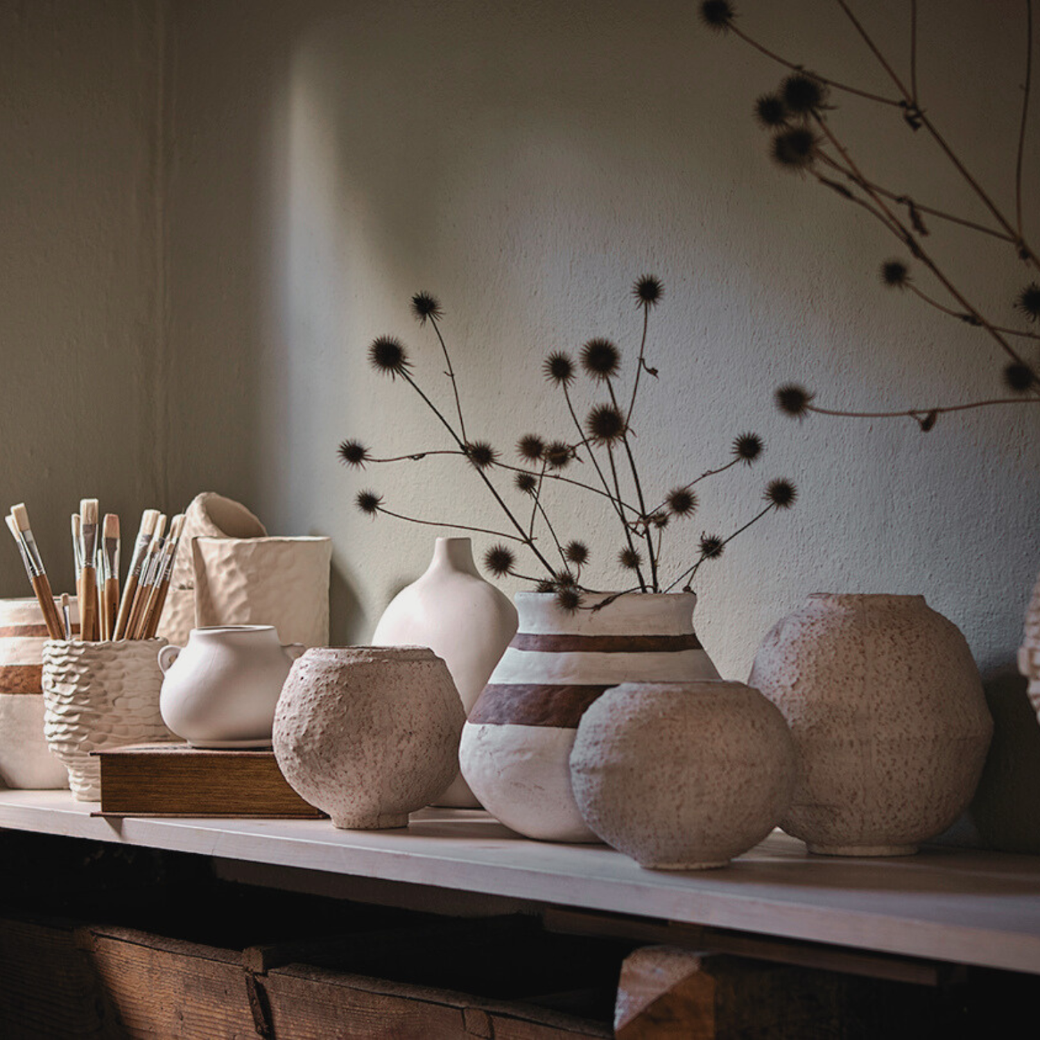 cache pot terre cuite texture beige