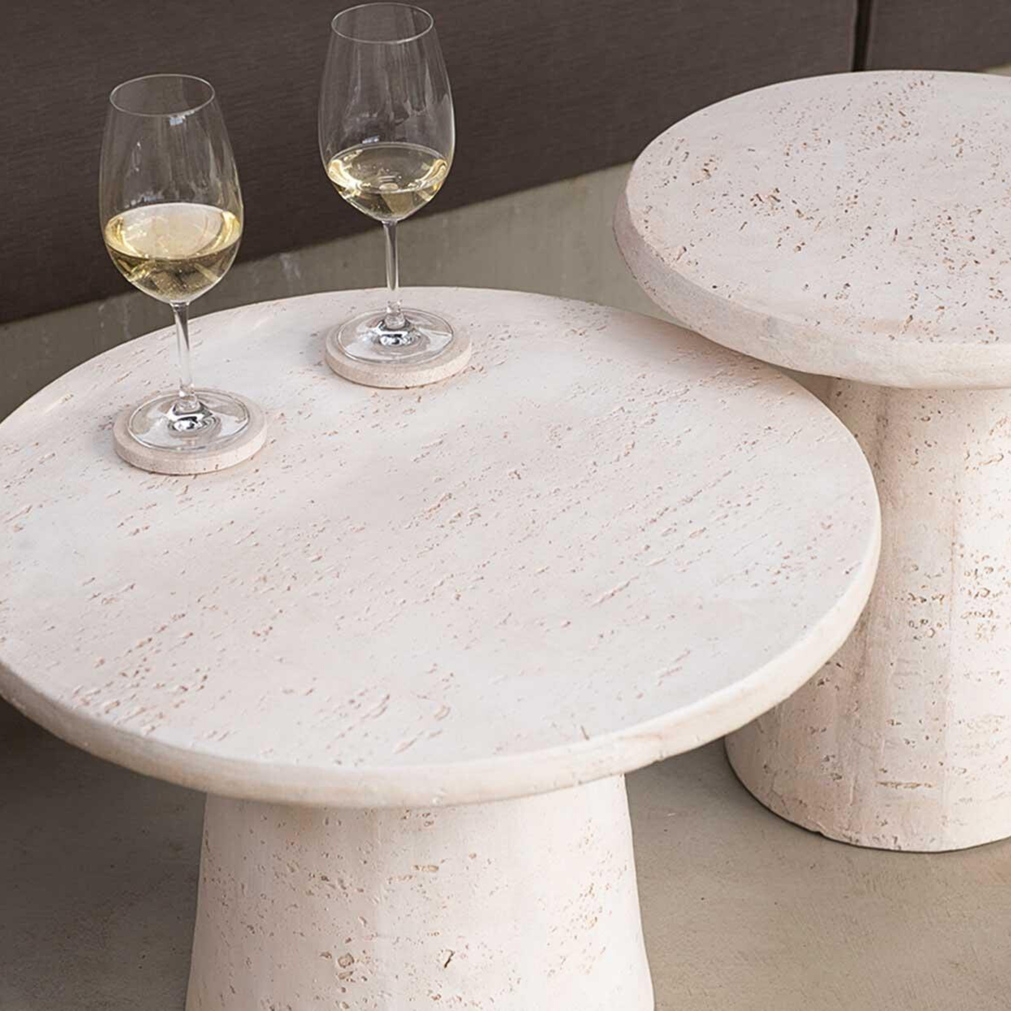 dessous de verres ronds en travertin couleur naturelle