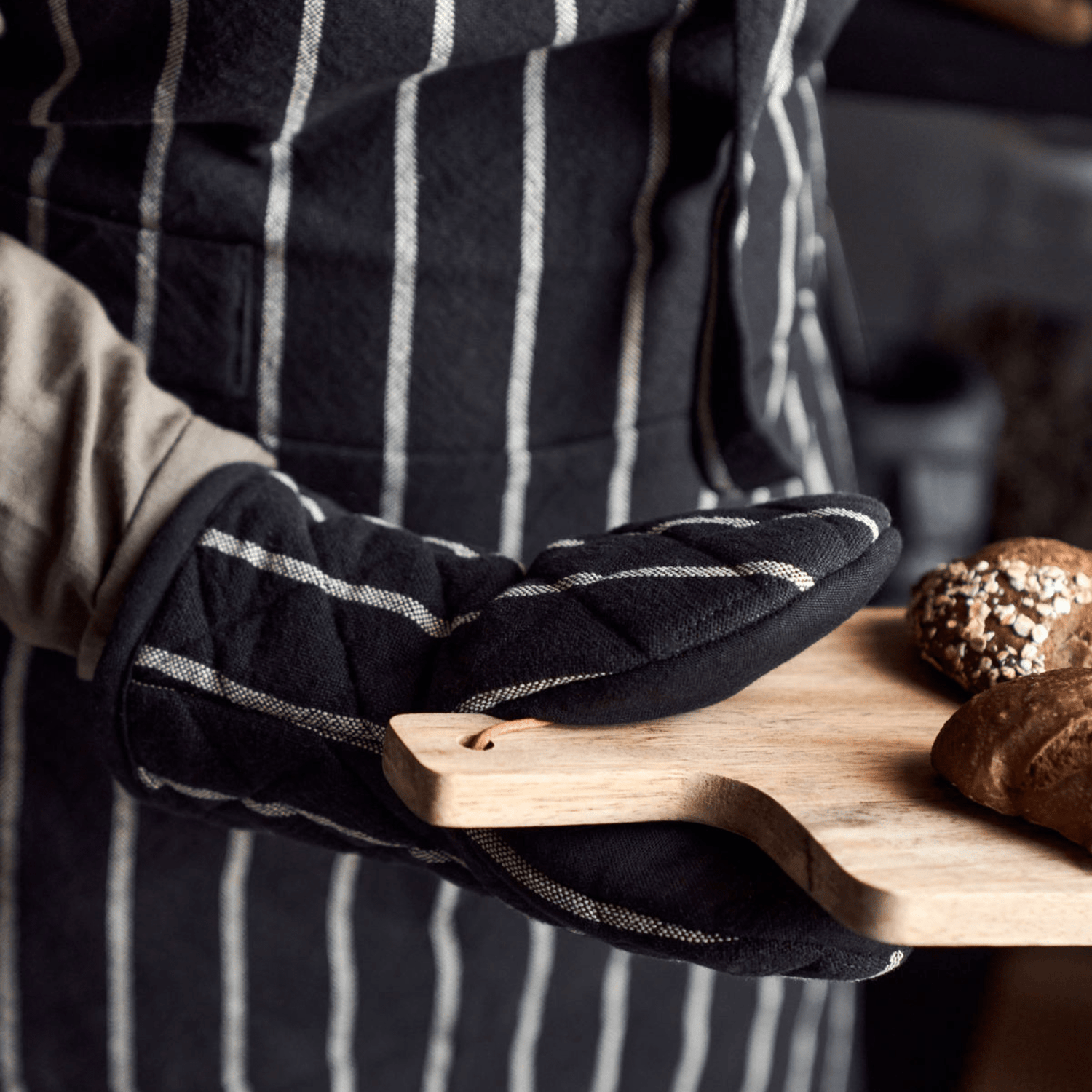 Gant-de-cuisine-Chef-Noir-à-rayures-blanches