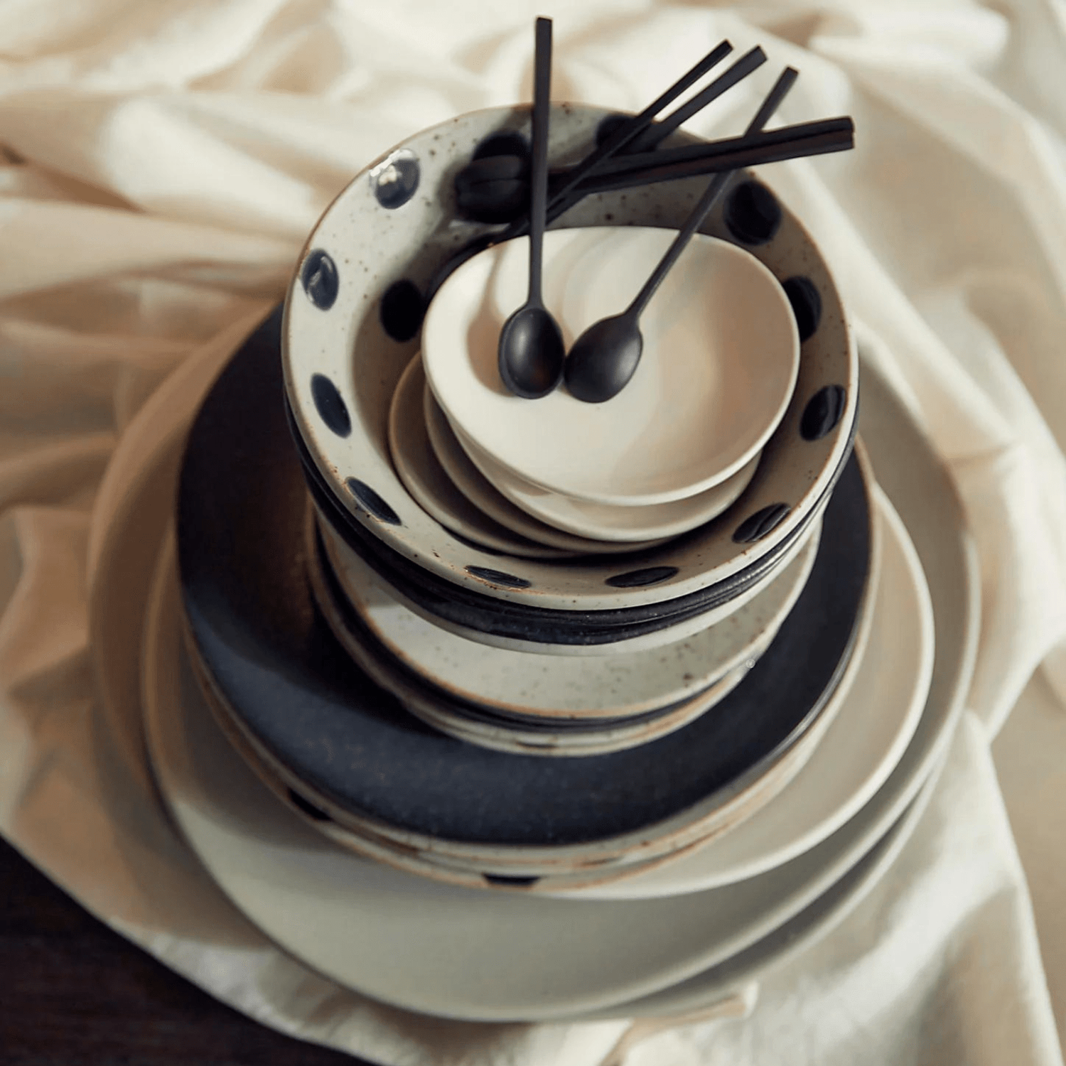 Assiette pose bijoux en gres blanc