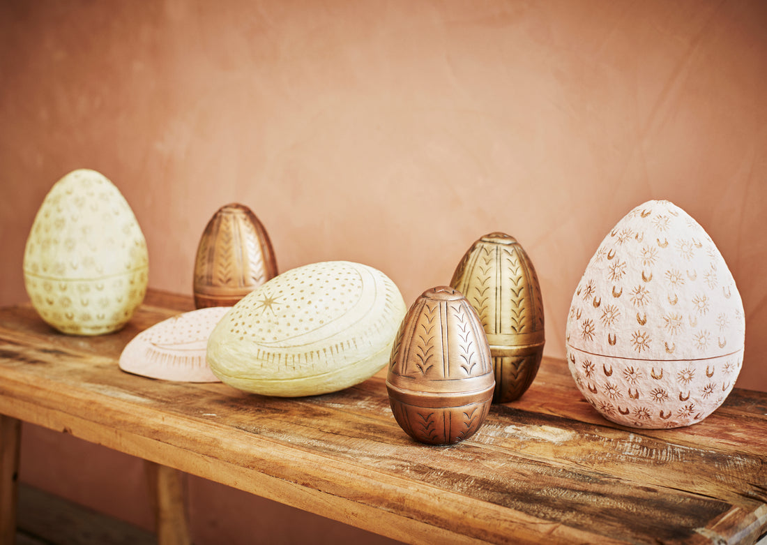 Lot de 2 œufs decoratifs en aluminium de couleur laiton madam stoltz