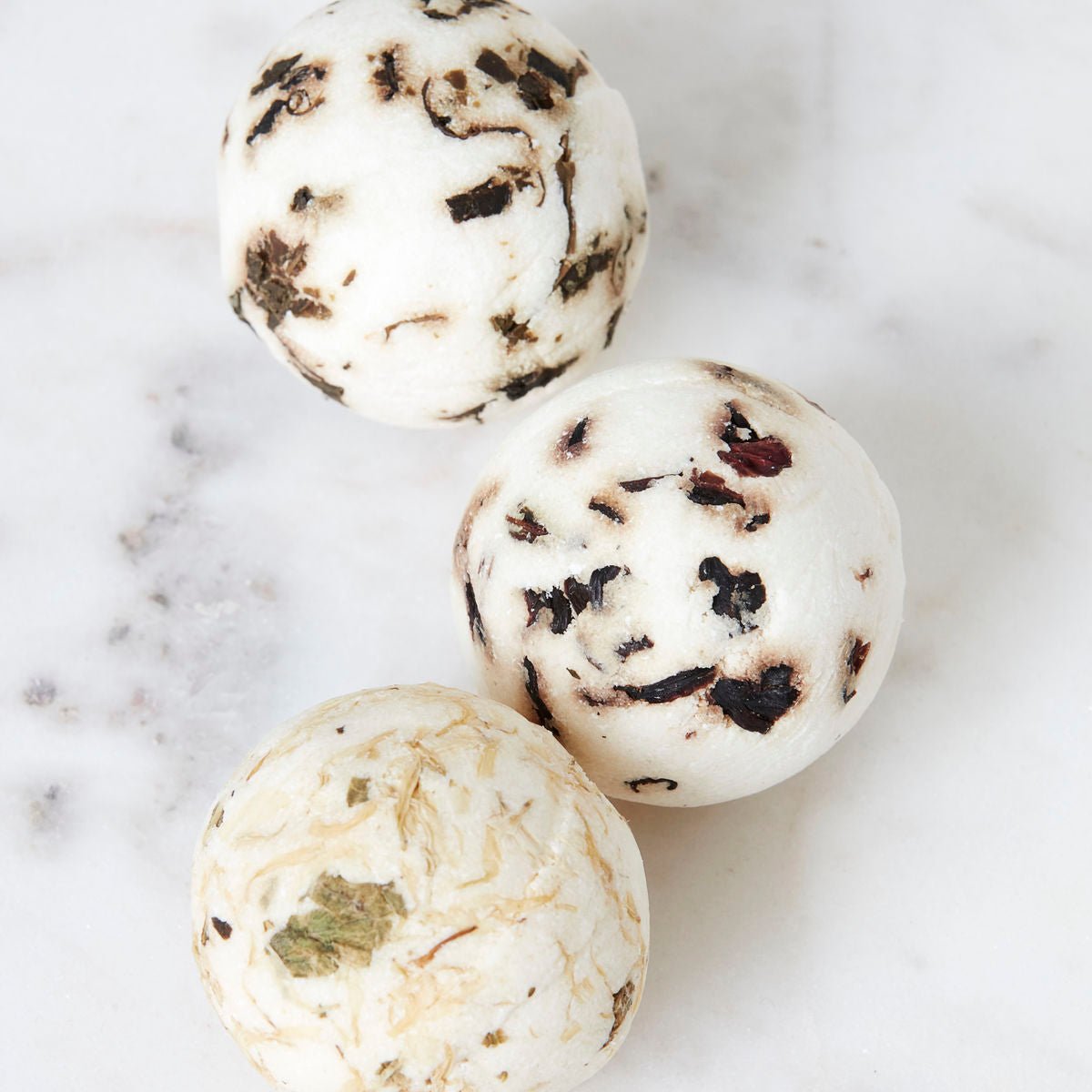 coffret de 3 billes de bain aux senteurs the vert camomille et grenade meraki