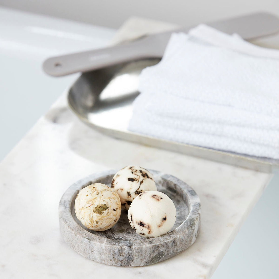 coffret de 3 billes de bain aux senteurs the vert camomille et grenade meraki