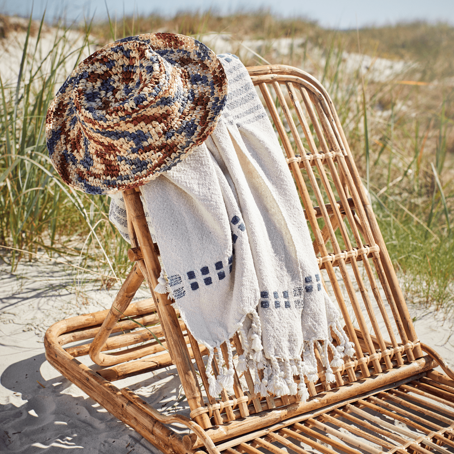 drap de plage fouta en coton recycle de couleur bleu madam stoltz